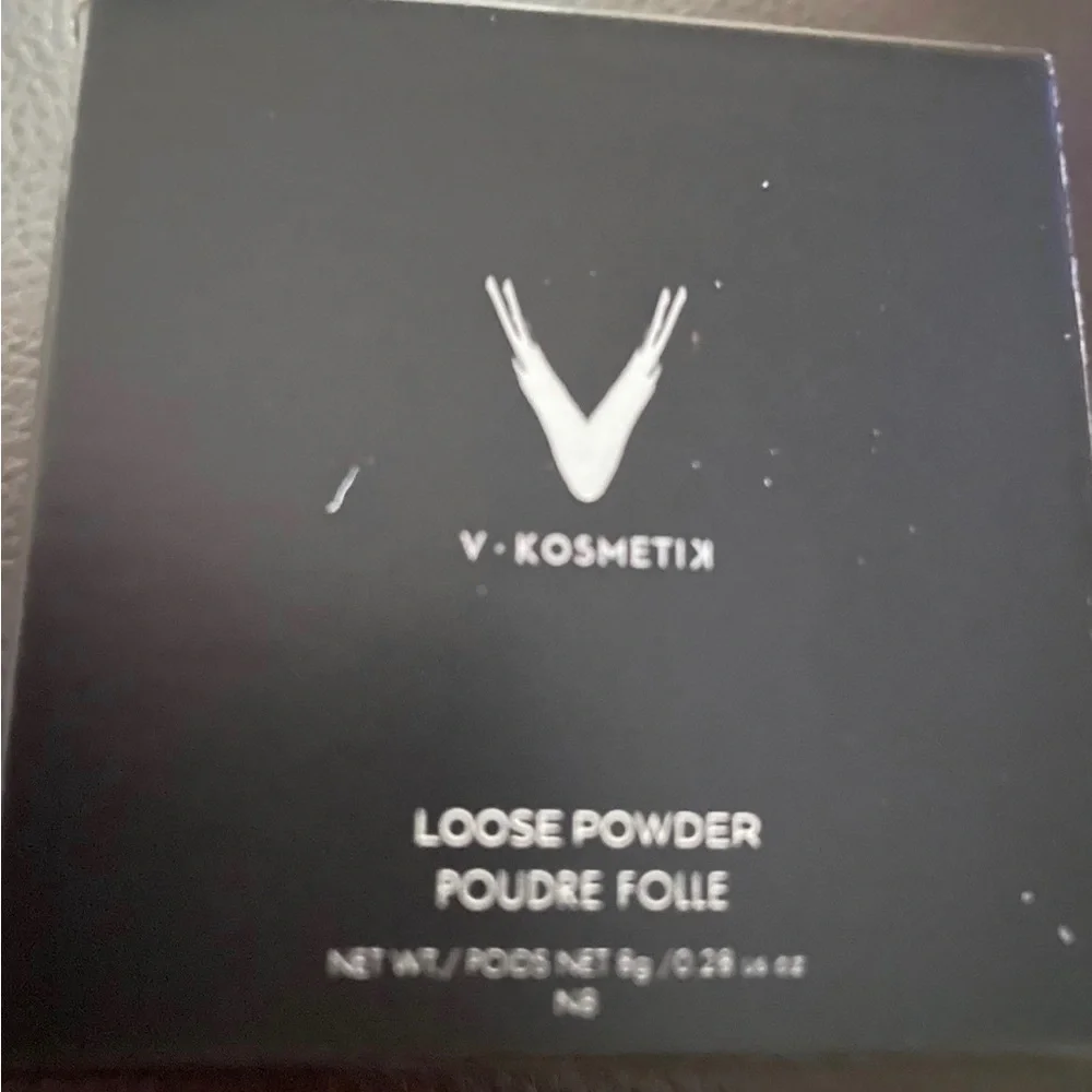 V cosmetics cool neutral powder NEW